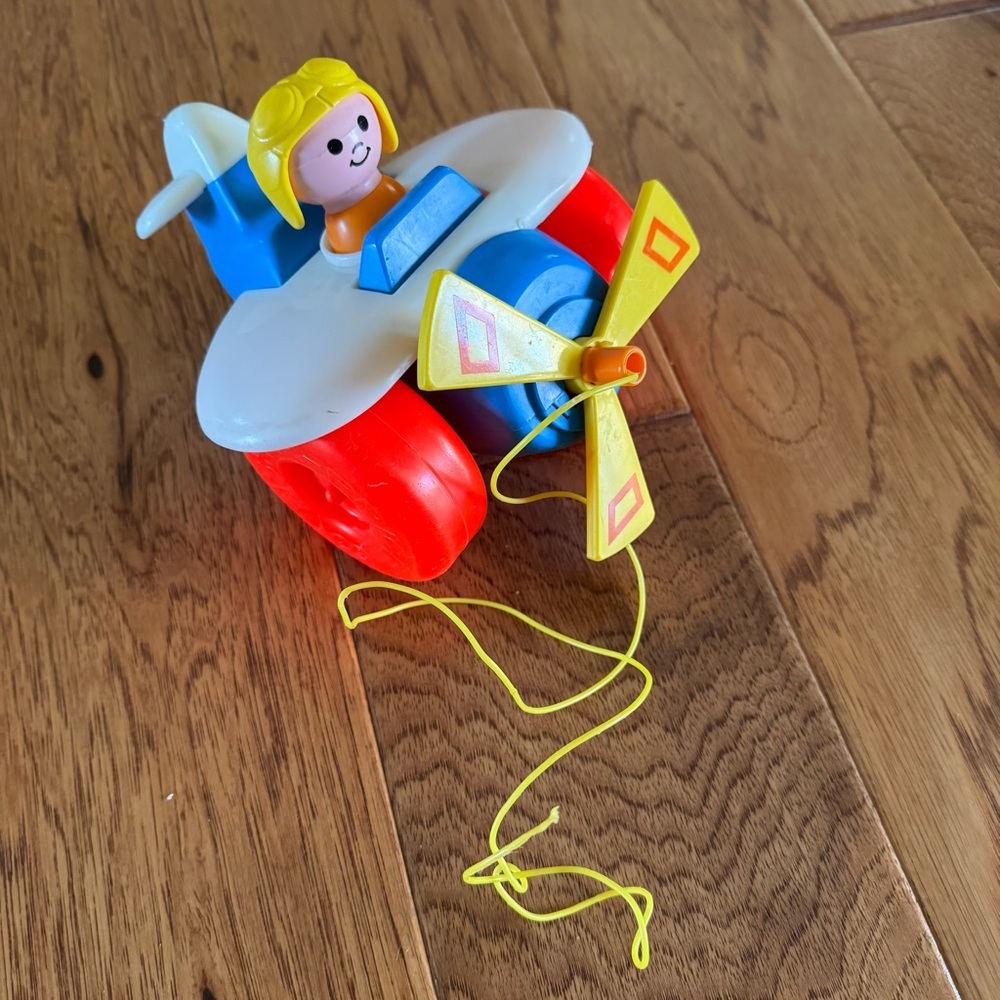 Vintage 1980 Fisher Price Pull Behind Plane Airplane Toy with Pull String Pilot - Picture 1 of 8